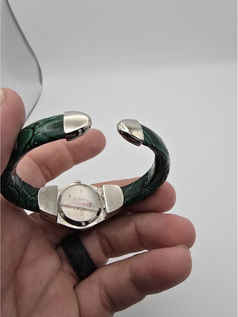 Women’s Quartz Analog Bangle Wristwatch Gem Bezel Green Faux Leather Band - Picture 6 of 7